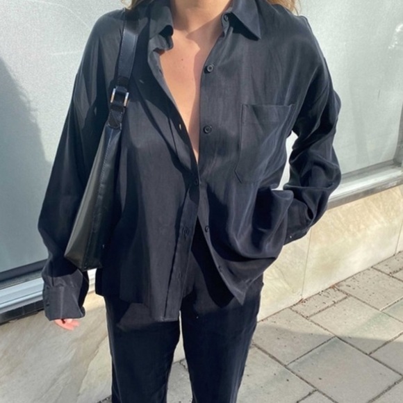 Djerf Avenue Tops - Djerf Avenue Ash Black On The Go Shirt